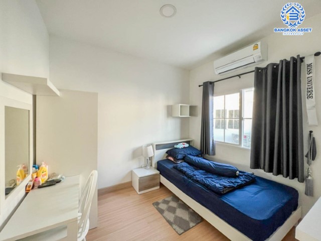 *****ทาวน์เฮ้าส์มือสองย่านนนทบุรี ม.กัสโต้ ราชพฤกษ์-พระราม5 เนื้อที่เกือบ 18 ตร.ว. ฟังก์ชัน 3 ห้องนอน 2 ห้องน้ำ 2 ที่จอดรถ บนทำเลแห่งการเดินทาง เพียงไม่ถึง 15 นาทีก็ถึงรถไฟฟ้าสายสีม่วง "สถานีแยกติวานนท์" ใกล้ทางด่วน "ศรีรัชใหม่" จองด่วน!